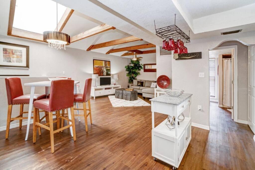 Hidden Couples Loft Retreat In Heights Foodie District Tampa Esterno foto