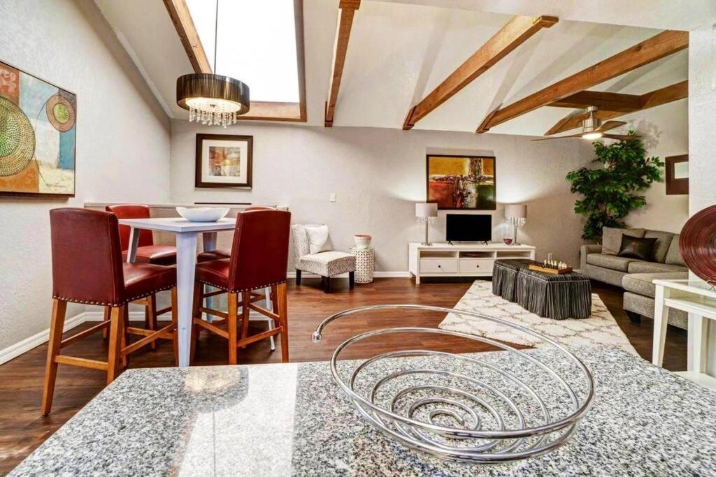 Hidden Couples Loft Retreat In Heights Foodie District Tampa Esterno foto