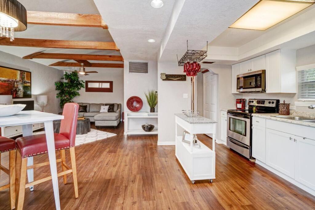 Hidden Couples Loft Retreat In Heights Foodie District Tampa Esterno foto